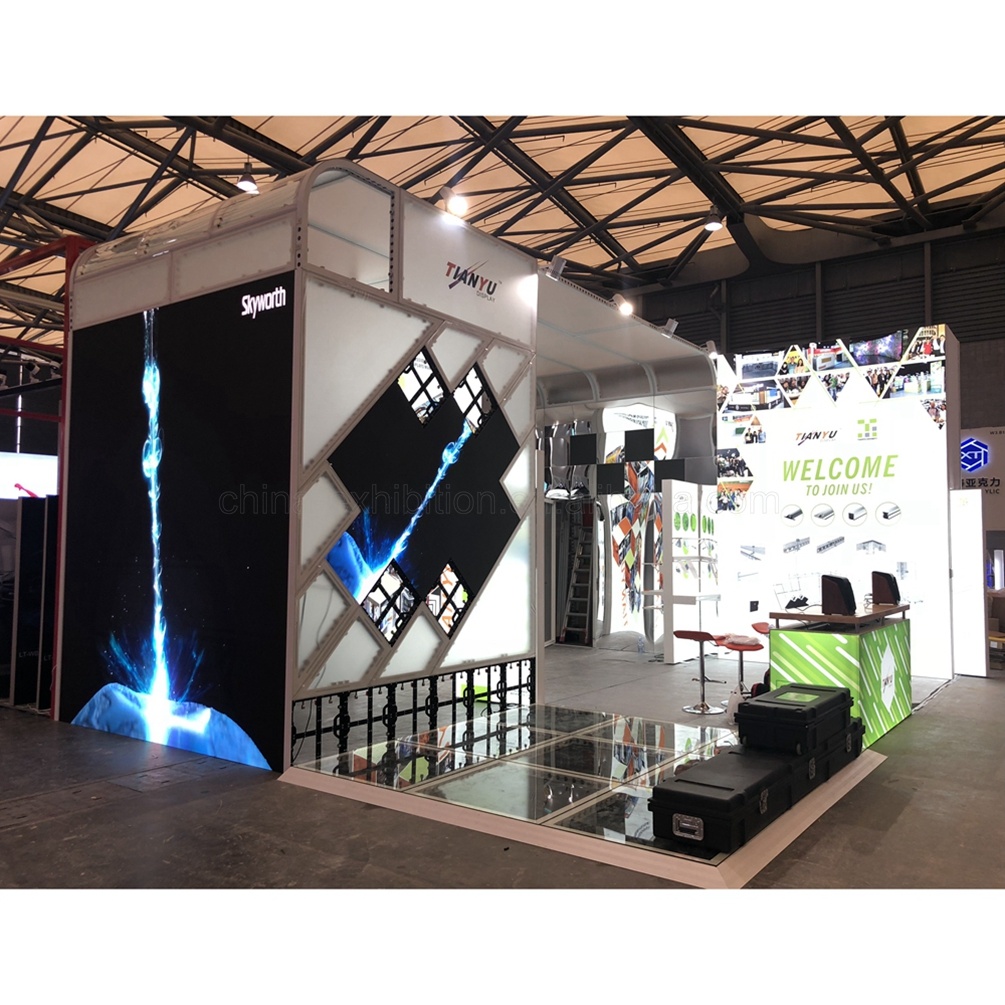 China Manufactures Full Color Large Advertising LED Display Stand