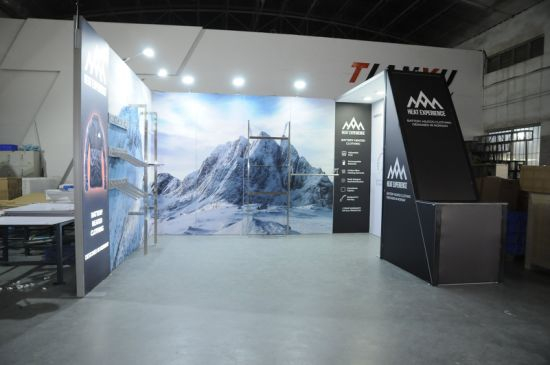 Jiangmen 3 x 6m Booth Graphic Designing Cosmetic Advertising Exhibition Stand